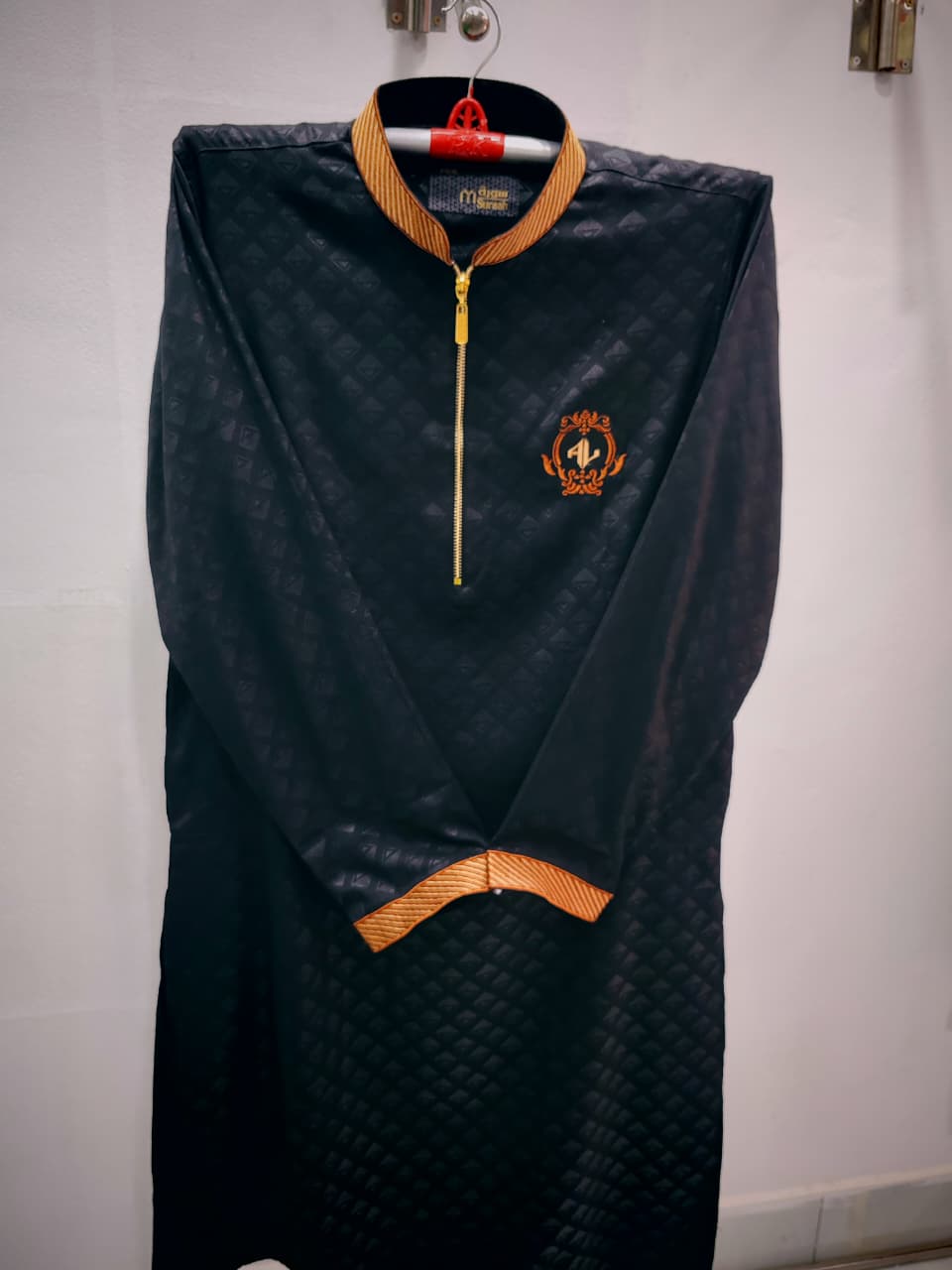 কোড # 1015 প্রিমিয়াম ষ্টাইলিস এক্সক্লুসিভ  ব্ল্যাক এমবসড পাঞ্জাবি