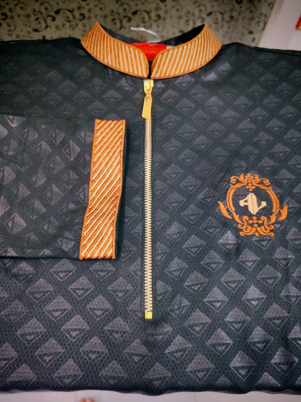 কোড # 1015 প্রিমিয়াম ষ্টাইলিস এক্সক্লুসিভ  ব্ল্যাক এমবসড পাঞ্জাবি